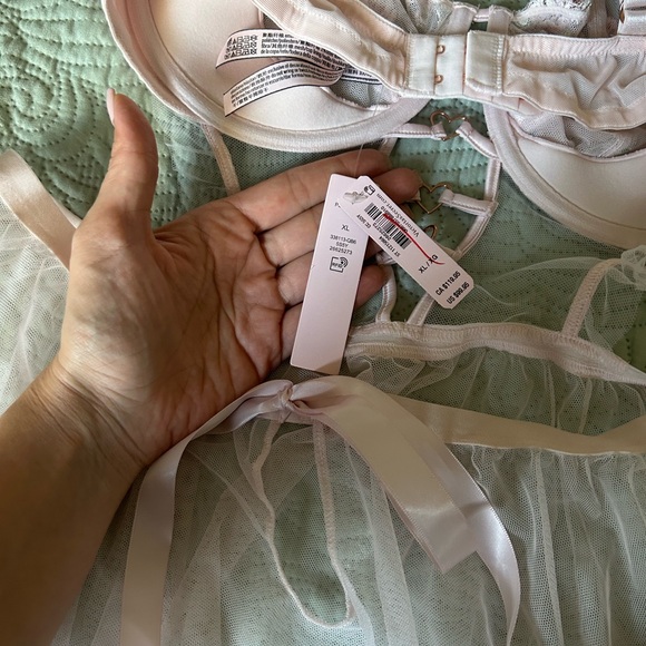 Lingerie Set - Picture 4 of 6